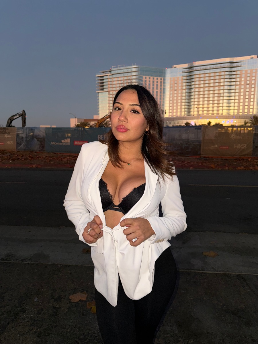 Take a pause and enjoy Ali Cruz — streaming from Xiamen