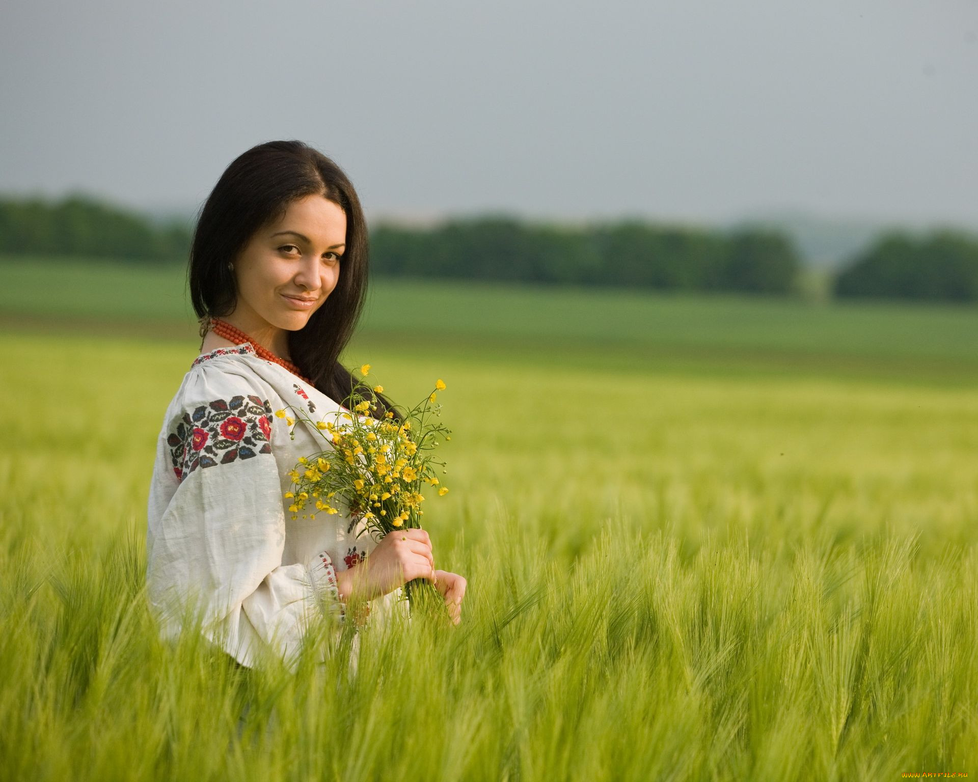 Women in Slavic costumes in Xiamen