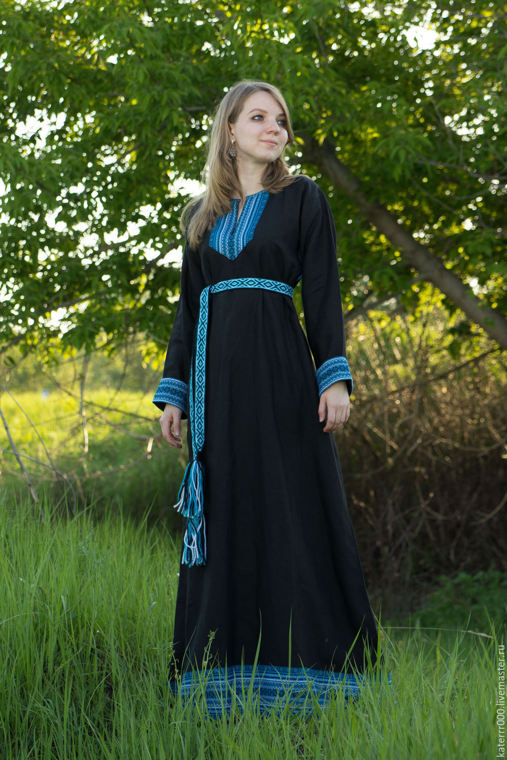 Women in Slavic costumes in Xiamen